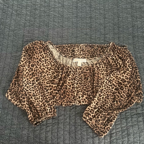 Michael Kors Leopard Print Blouse with Relaxed Fit and 3/4 Sleeves - Picture 6 of 6